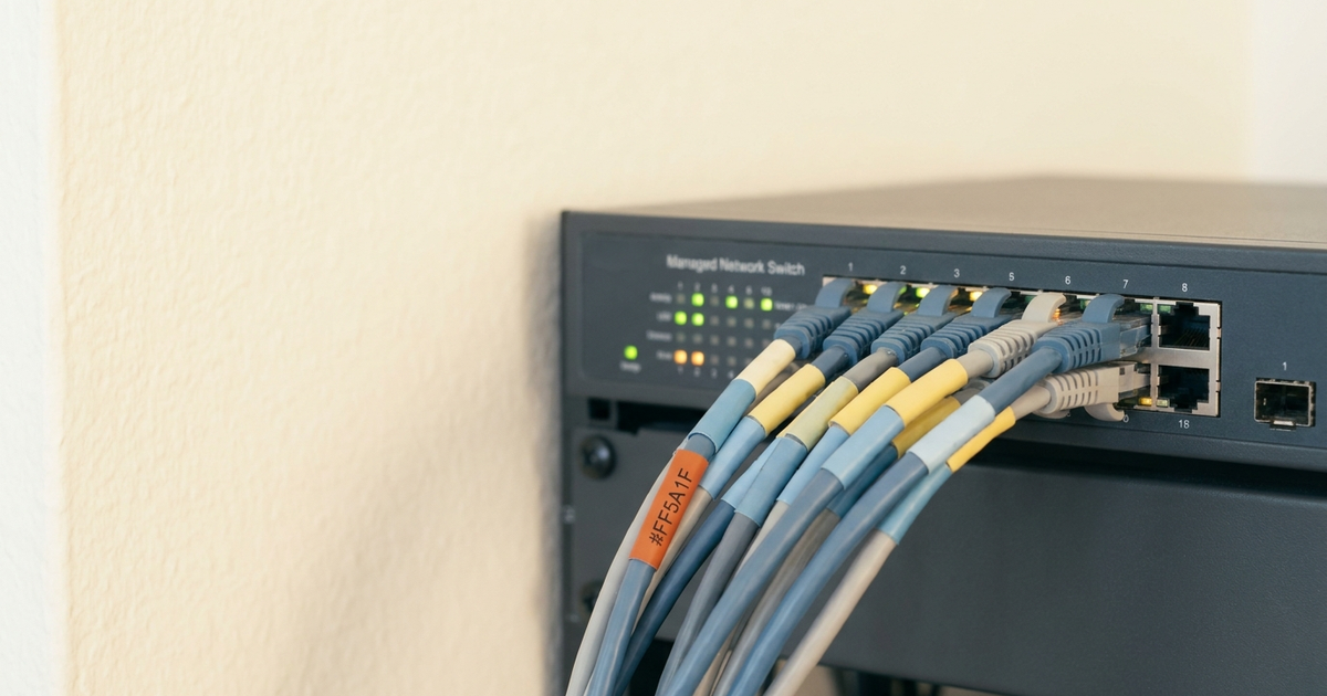 Netzwerk-Segmentierung für KI-Workflows: Infrastruktur sicher trennen · White Fox Automations Hamburg